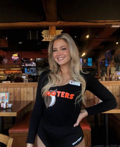 hottest hooters waitress|Im one of Hooters only XL waitresses